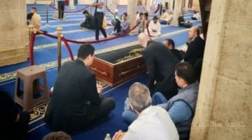 وداع مهيب.. شيخ الأزهر وكبار العلماء يتقدمون جنازة الدكتور أحمد عمر هاشم 1